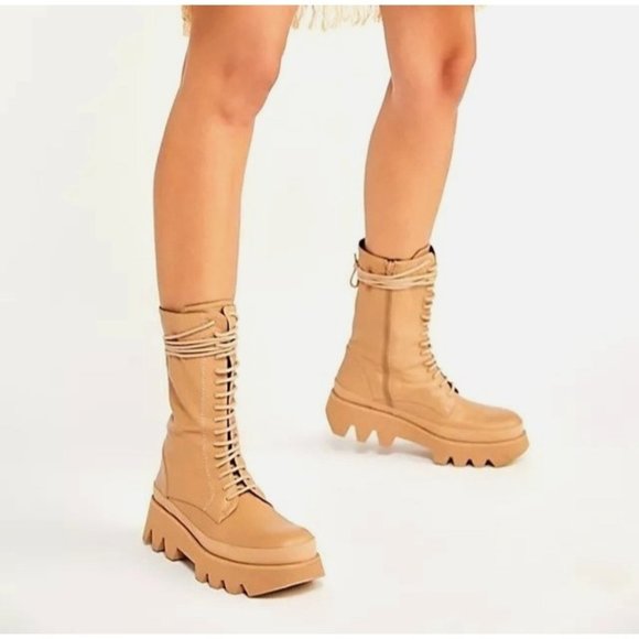 Paloma Barcelo Helsa Lug Sole Boots in Tan Size 36